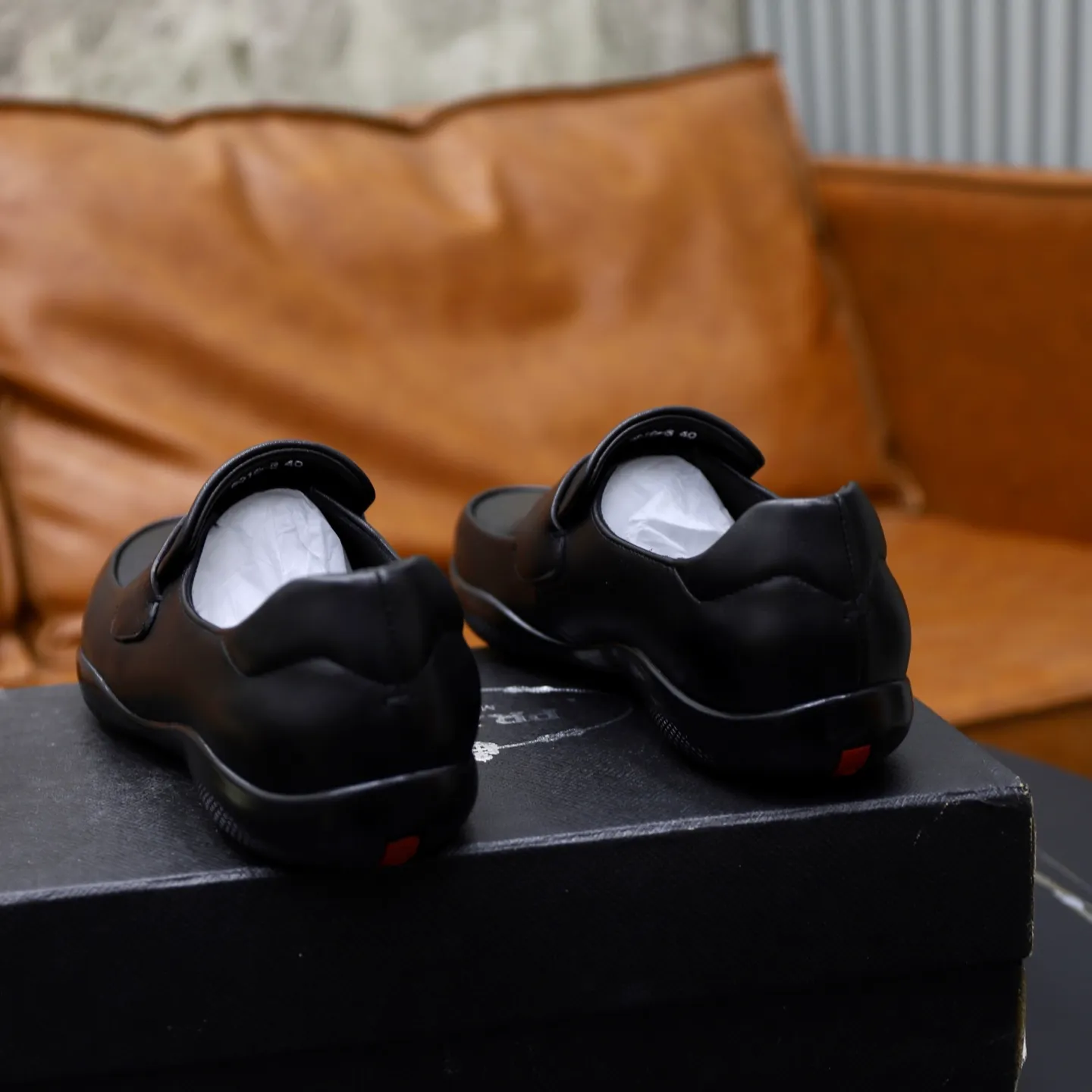 Factory price: 600💰Top original order Brand: PRADA (Prada) Standard code: Men's size 38/44 (45 can be customized) Grade: Same as the official website Material: Original cowhide surface, cowhide lining, original wear-resistant soft outsole Style category: casual sports shoes, young fashion, European and American trends, British style Color: actual picture color